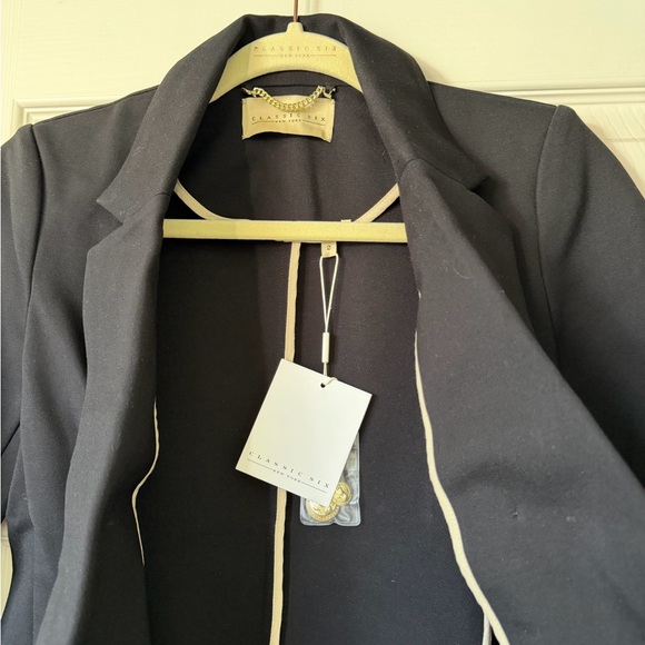 CLASSIC SIX KATHARINE DOUBLE-BREASTED BLAZER IN BLACK - Picture 5 of 9